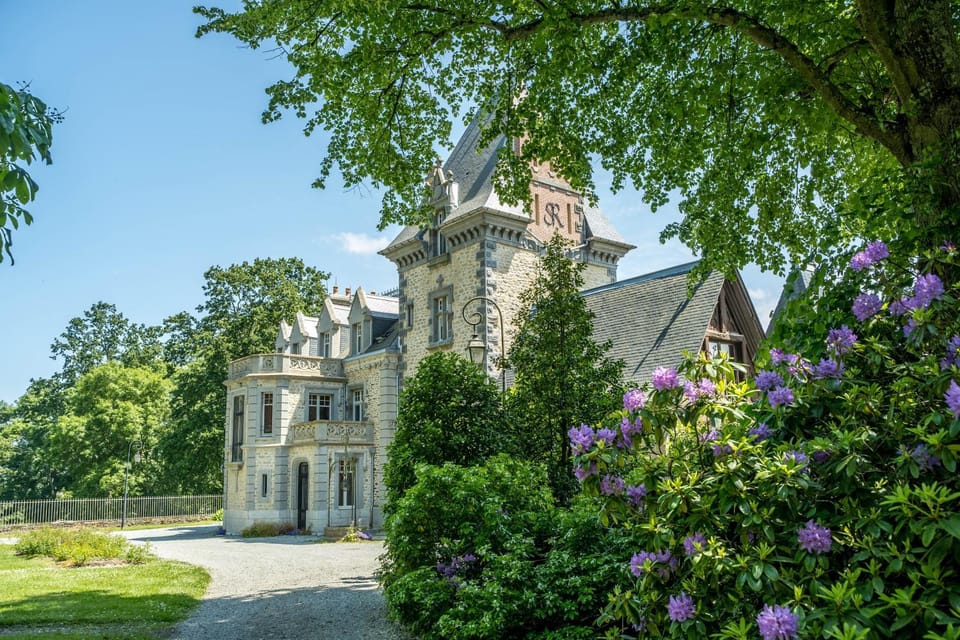 Domaine de Kerrosen à proximité du port de Dinan, sur la Rance Bed and Breakfast in Brittany