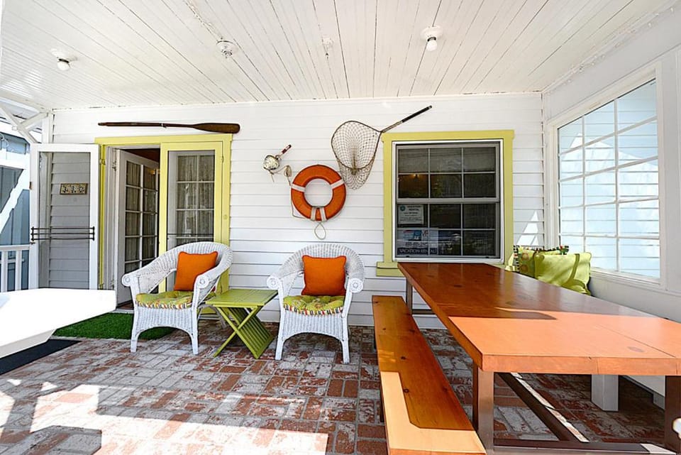 330S 330 Sumner Ave House in Avalon