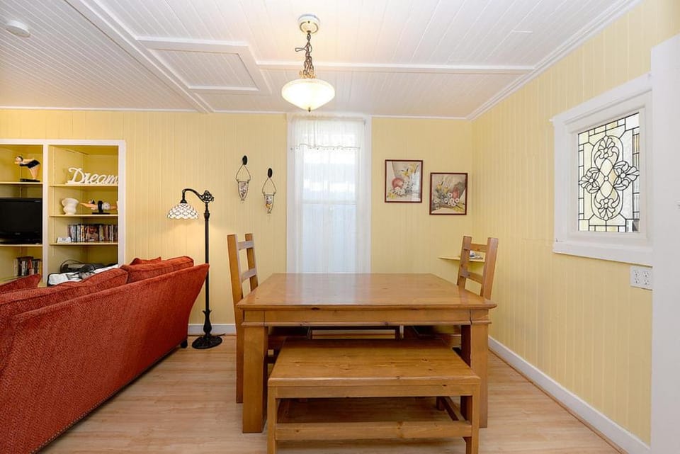 330S 330 Sumner Ave House in Avalon