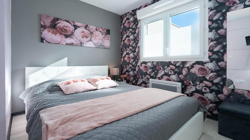 Bed, Bedroom