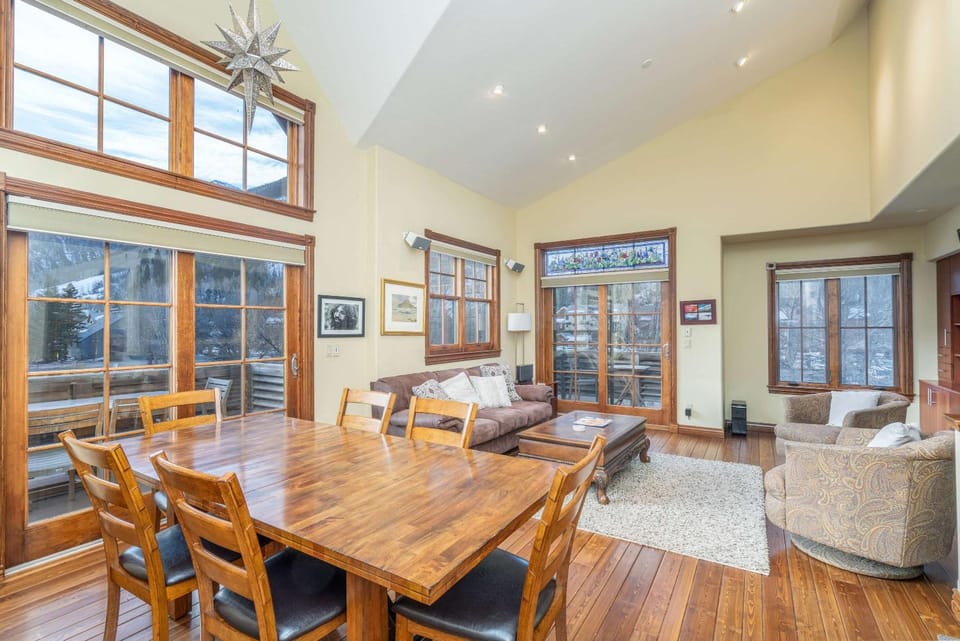 Scenic Mountain View Condo - Walk to Lift 7 House in Telluride