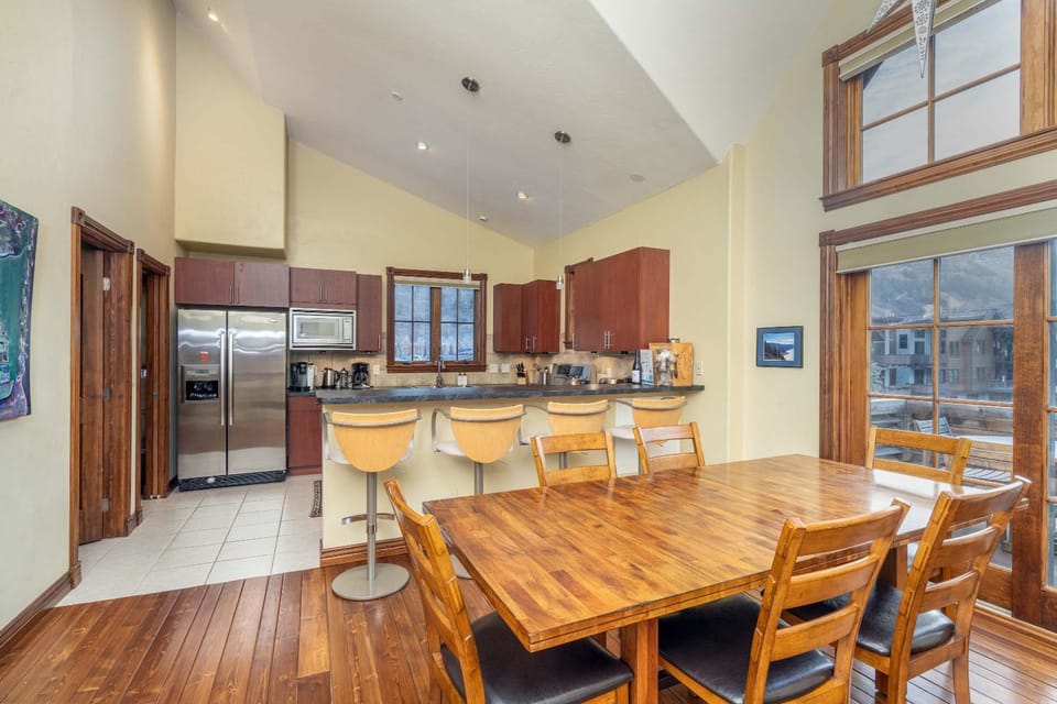 Scenic Mountain View Condo - Walk to Lift 7 House in Telluride