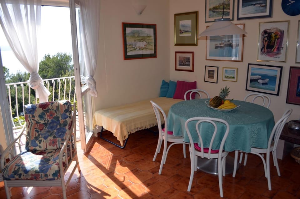 Bed, TV and multimedia, Balcony/Terrace, Living room, Seating area, Dining area