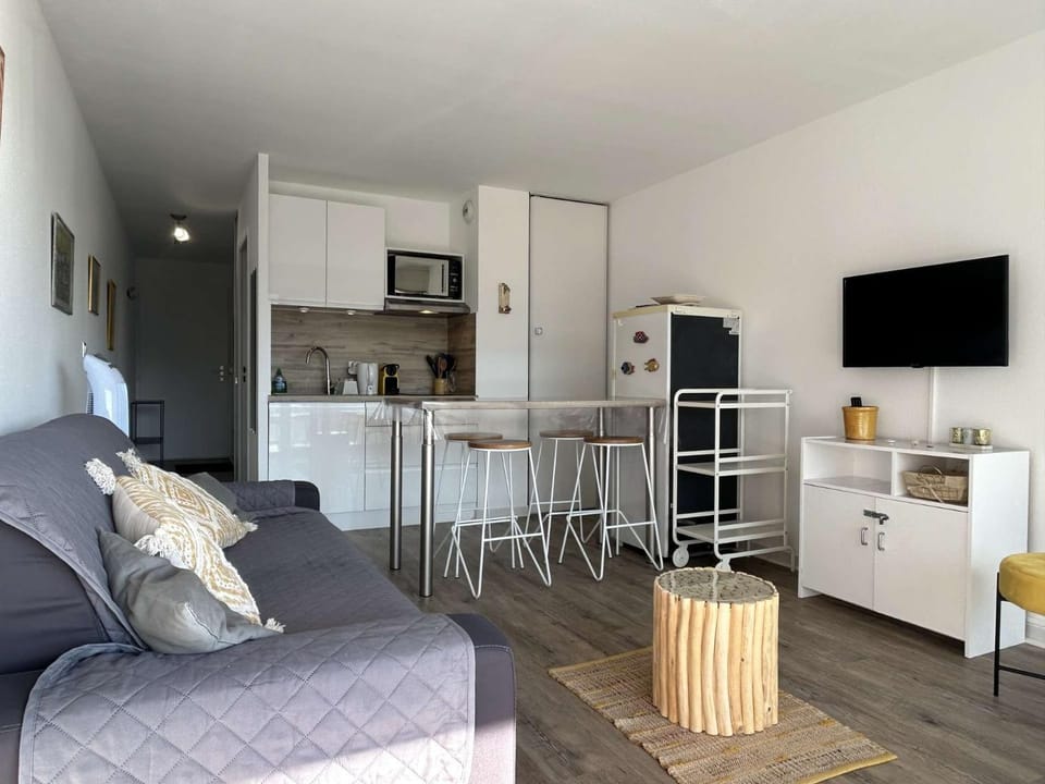 TV and multimedia, Kitchen or kitchenette, Dining area