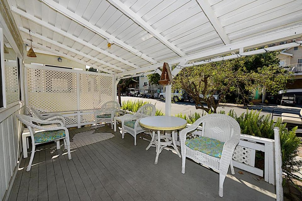 334S 34 Sumner House in Avalon