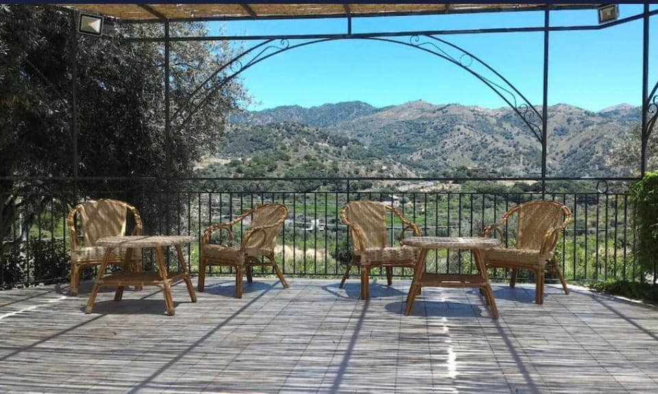 Balcony/Terrace, Mountain view