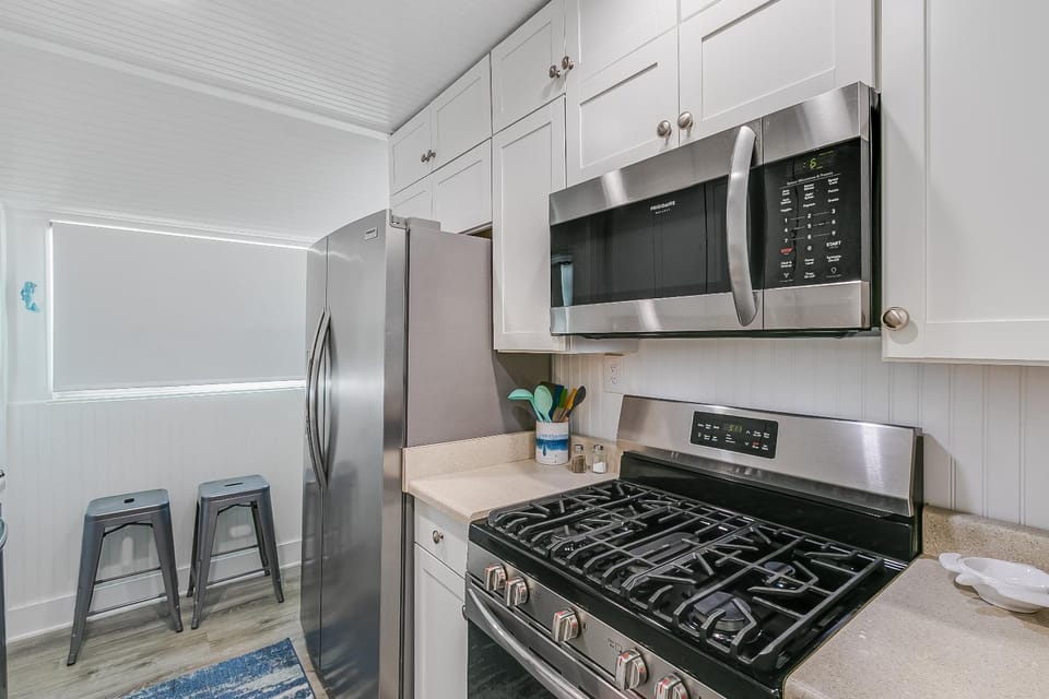 339CL 339 Claressa House in Avalon