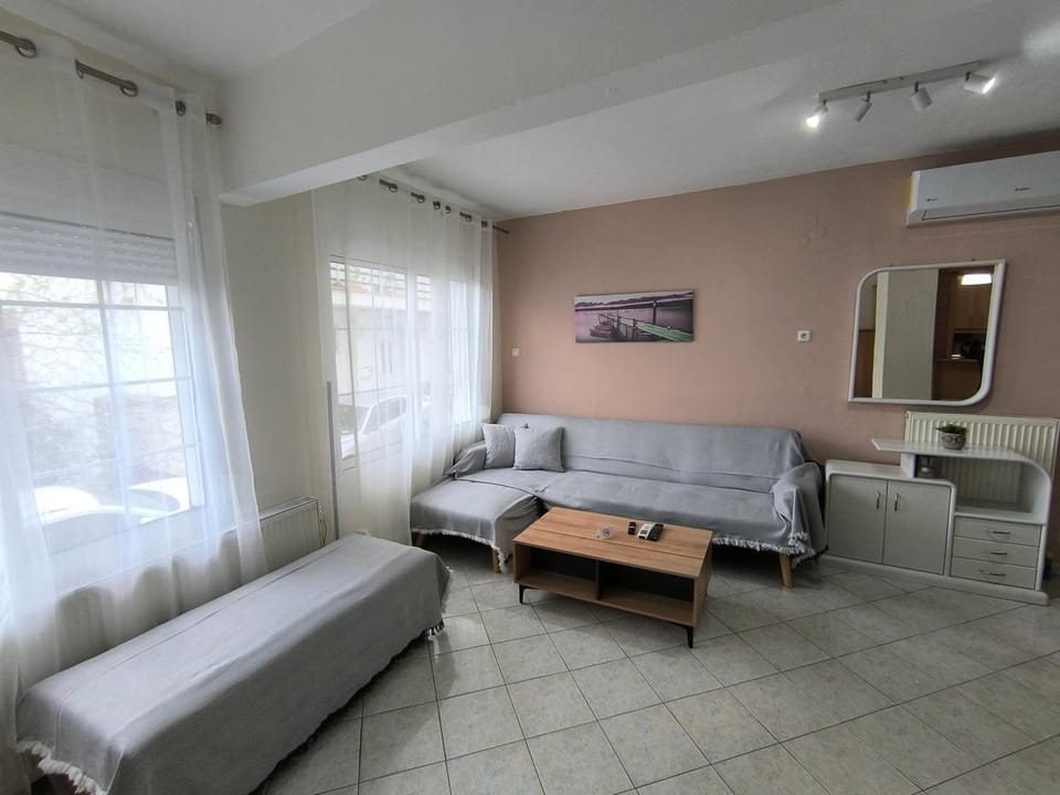 Bed, TV and multimedia, Living room, Seating area, air conditioner
