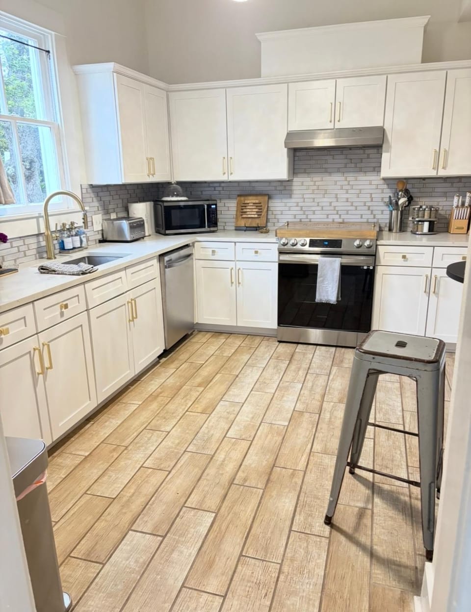 View (from property/room), dishwasher, microwave, oven, stove, stove, toaster