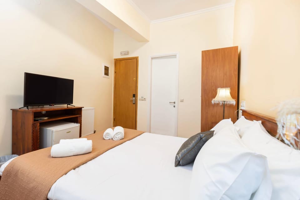TV and multimedia, Photo of the whole room, Bedroom, wardrobe
