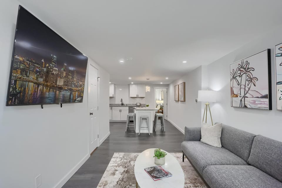 Stylish and Central 3BD Home Pittsburgh North Side House in Pittsburgh