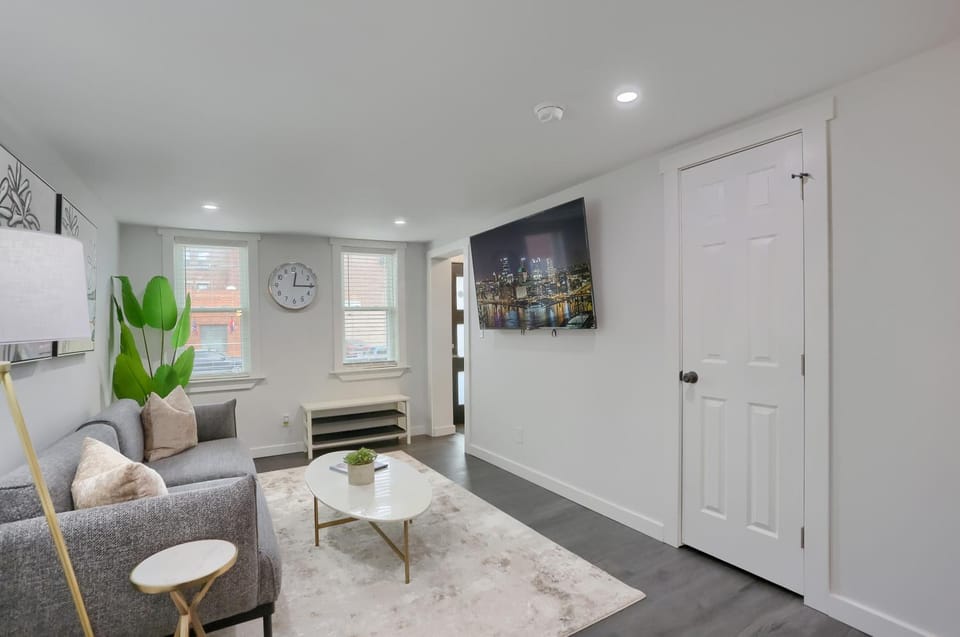Stylish and Central 3BD Home Pittsburgh North Side House in Pittsburgh