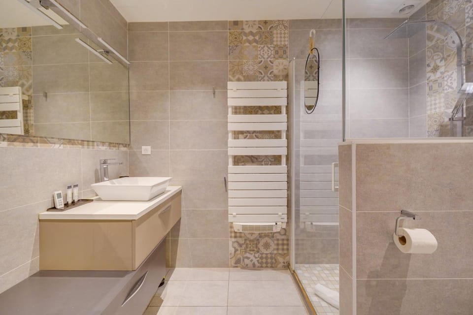 Shower, Bathroom