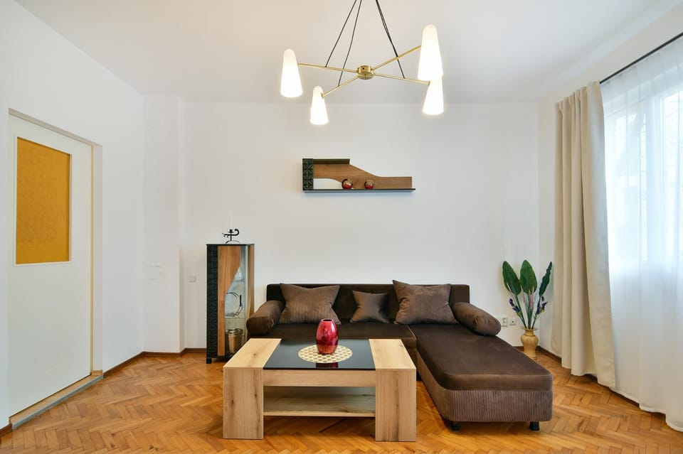 Communal lounge/ TV room, Living room, Seating area