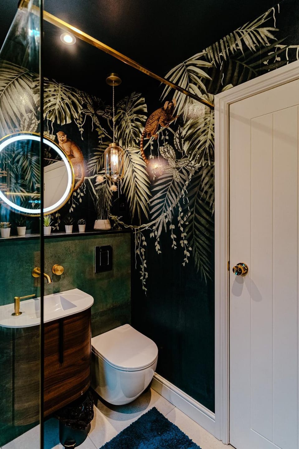 Chichester City Retreat - Stylish 4 Bed with LEGO Room, WFH Office and Free Parking House in Chichester