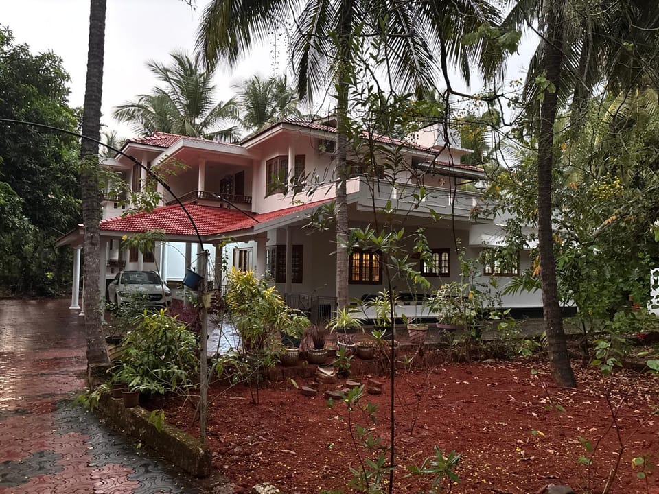 "Rohini Villa" 5 Bedroom Luxury Garden Villa in Kozhikode Villa in Kozhikode