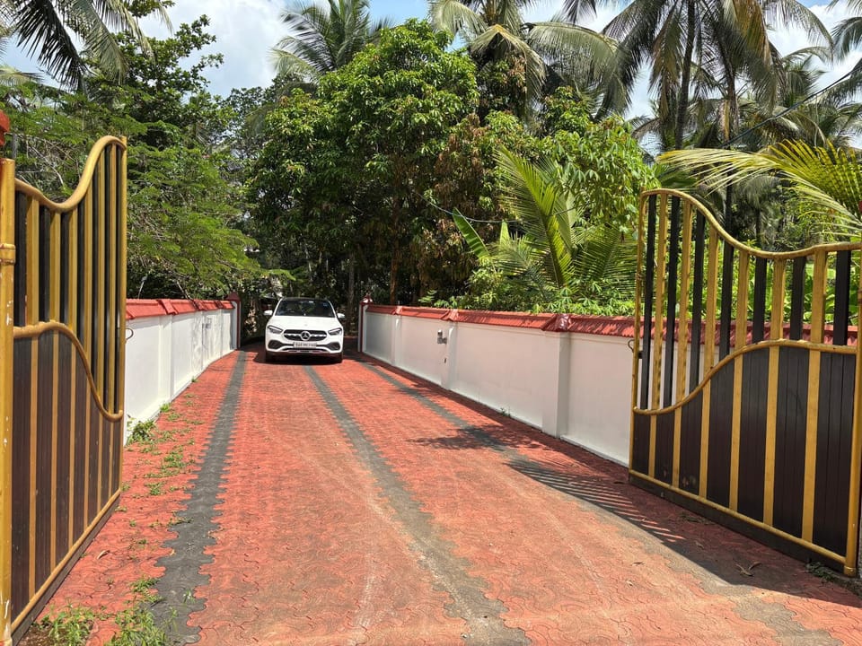 "Rohini Villa" 5 Bedroom Luxury Garden Villa in Kozhikode Villa in Kozhikode