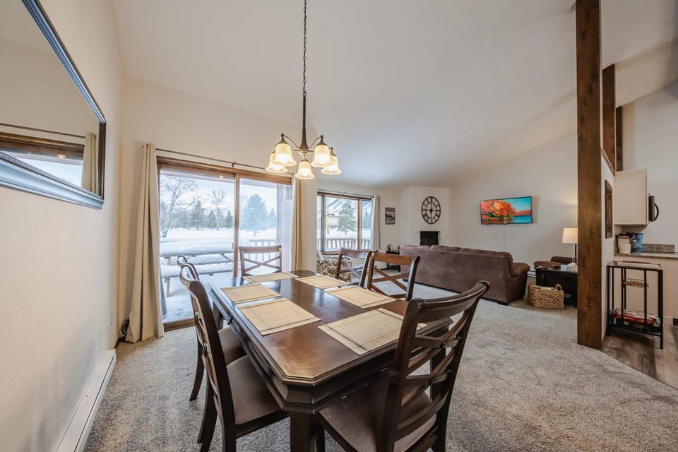 Glacier Vista Golf Getaway House in Glacier National Park