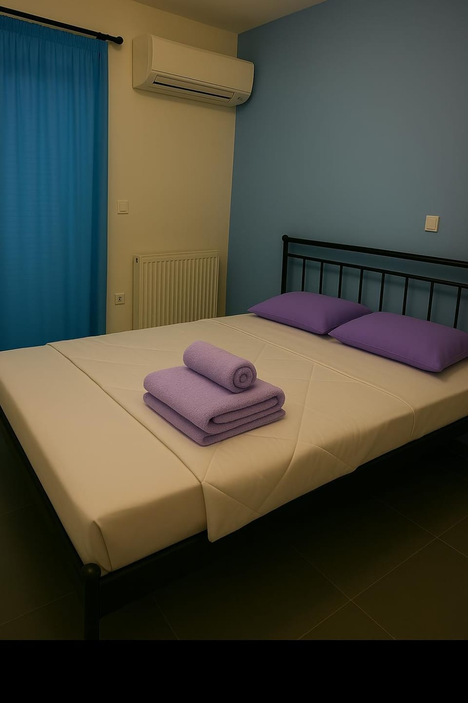 Bedroom, towels