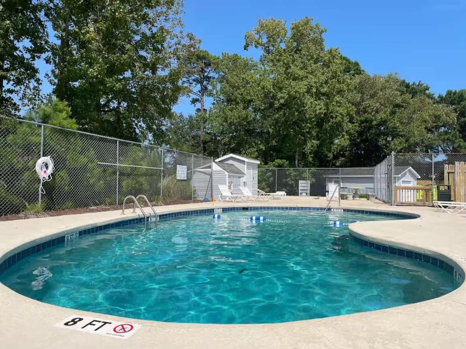 5 Min to Beach and Golf plus Pool House in Surfside Beach