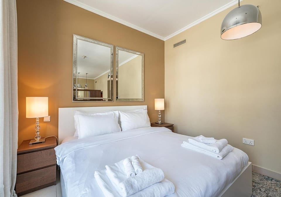 Bed, Photo of the whole room, Bedroom, towels