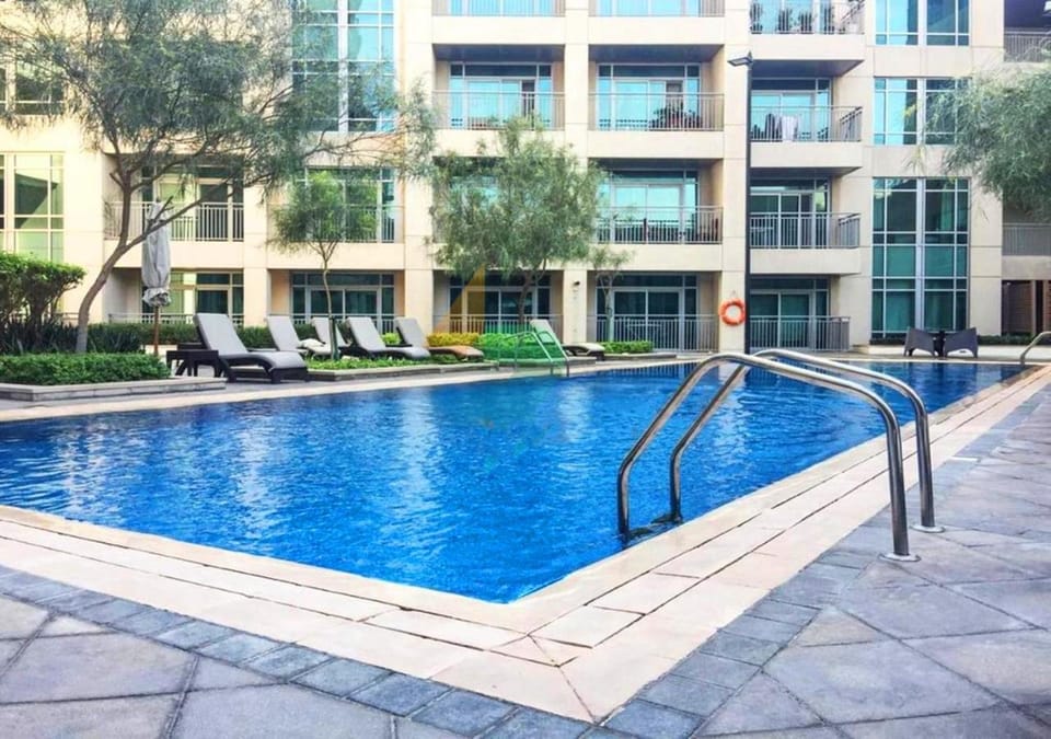 Swimming pool, sunbed