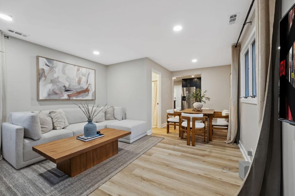 Elevated Stay 3BR in Addison House in Villa Park
