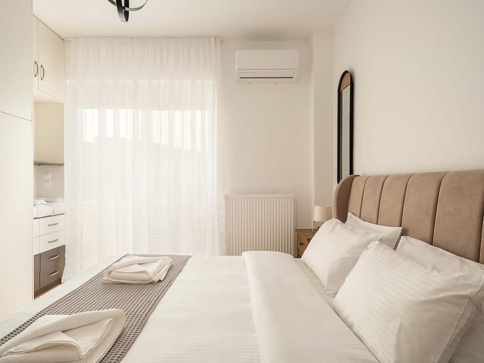 Bed, Balcony/Terrace, Balcony/Terrace, Bedroom, Sea view, Sea view, wardrobe, air conditioner, air conditioner