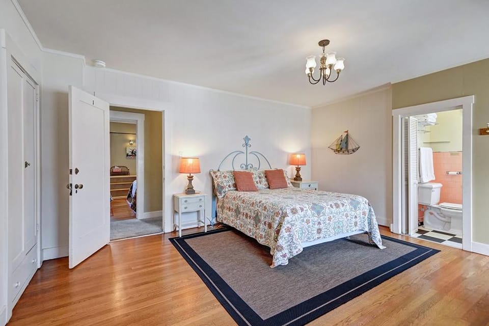 351CA 351 Catalina Ave House in Avalon