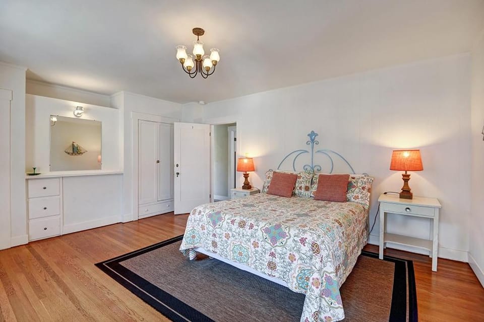 351CA 351 Catalina Ave House in Avalon