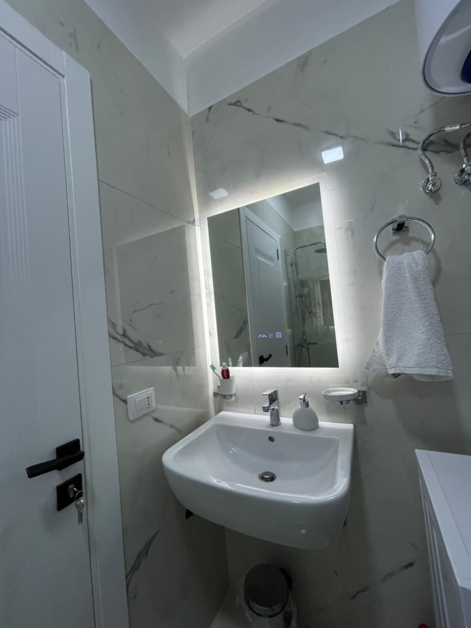 Shower, Bathroom, towels