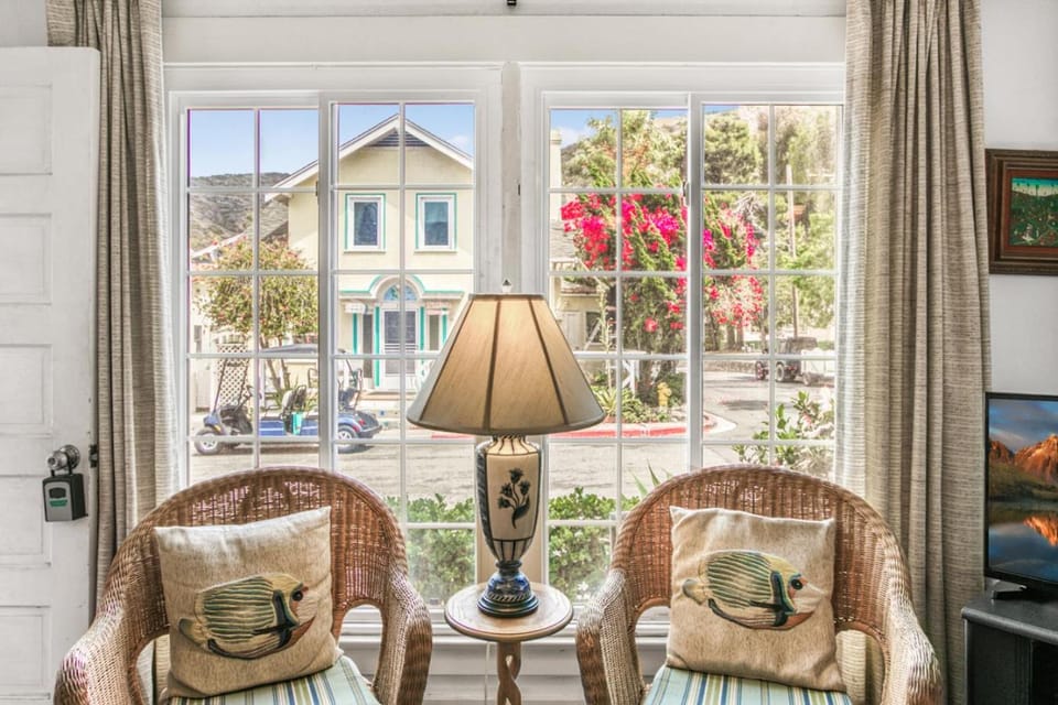 357D 357 Descanso House in Avalon
