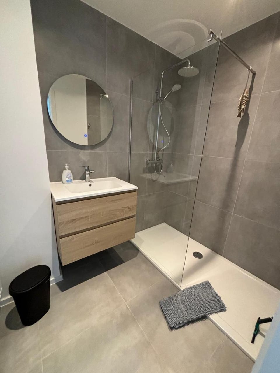 Shower, Bathroom, towels