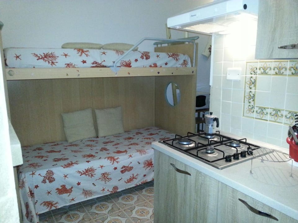 Bed, Kitchen or kitchenette