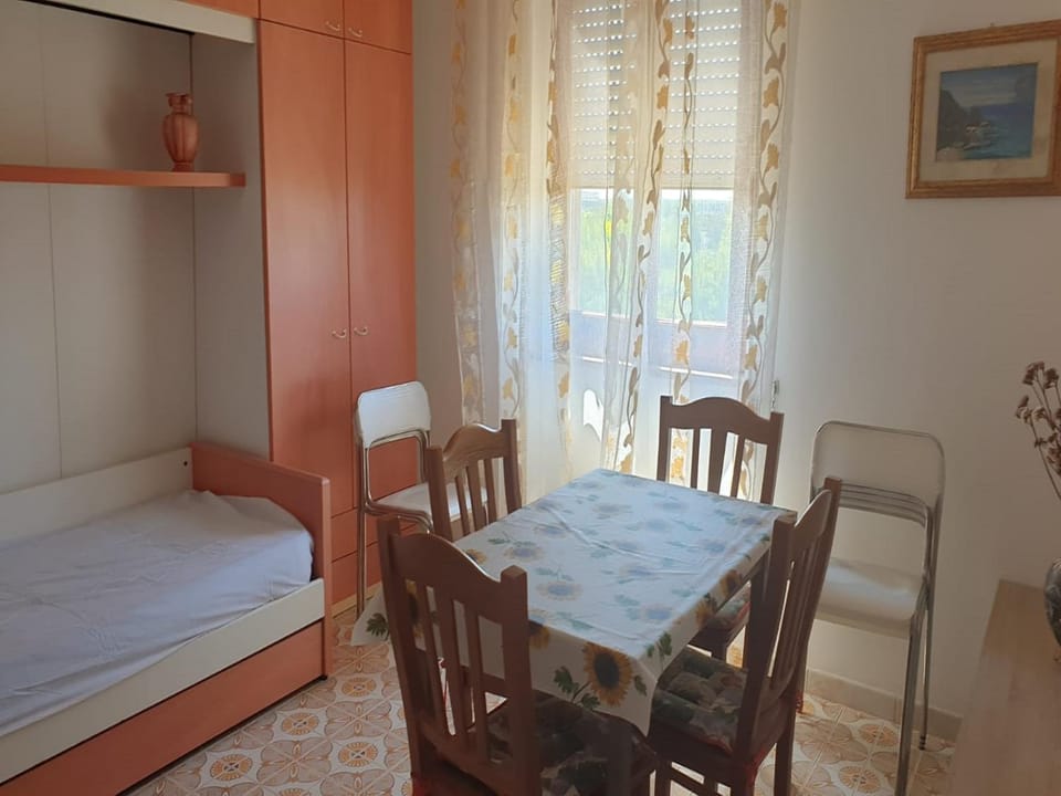 Bed, Living room