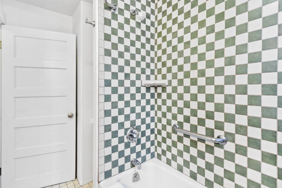 358D 358 Descanso Ave House in Avalon