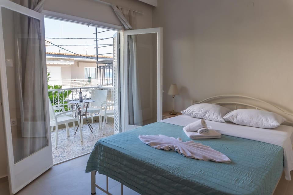 Bed, View (from property/room), Balcony/Terrace, Photo of the whole room, Bedroom, towels