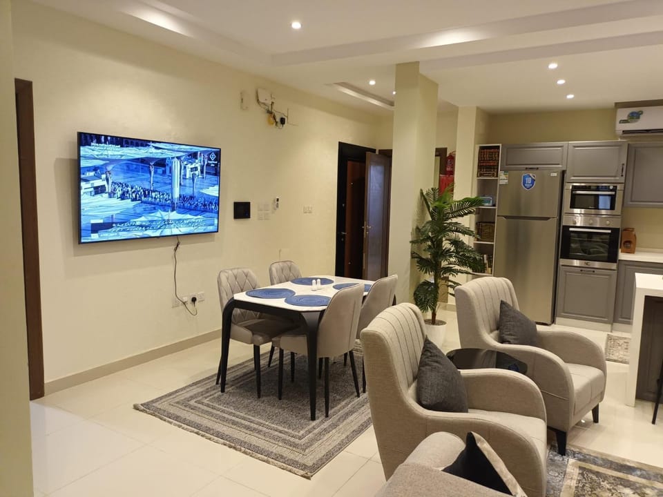 TV and multimedia, Living room, Seating area, Dining area, air conditioner