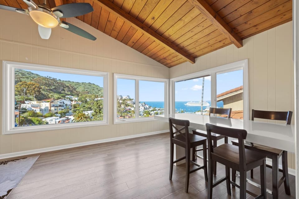 373EW 373 East Whittley House in Avalon