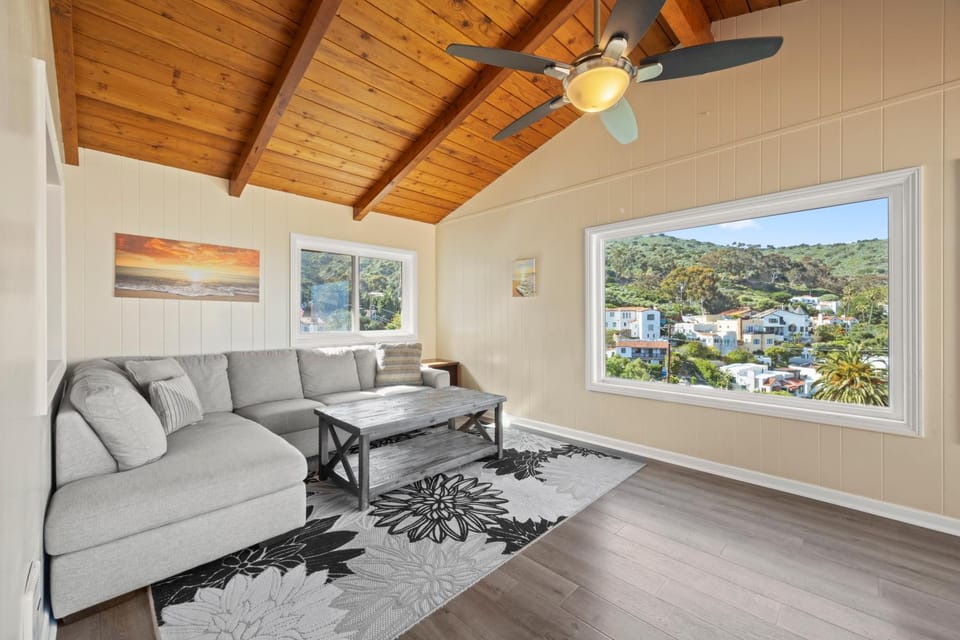 373EW 373 East Whittley House in Avalon