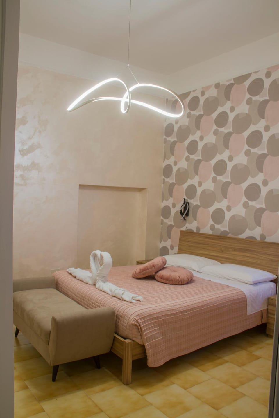 Bed, Bedroom, towels