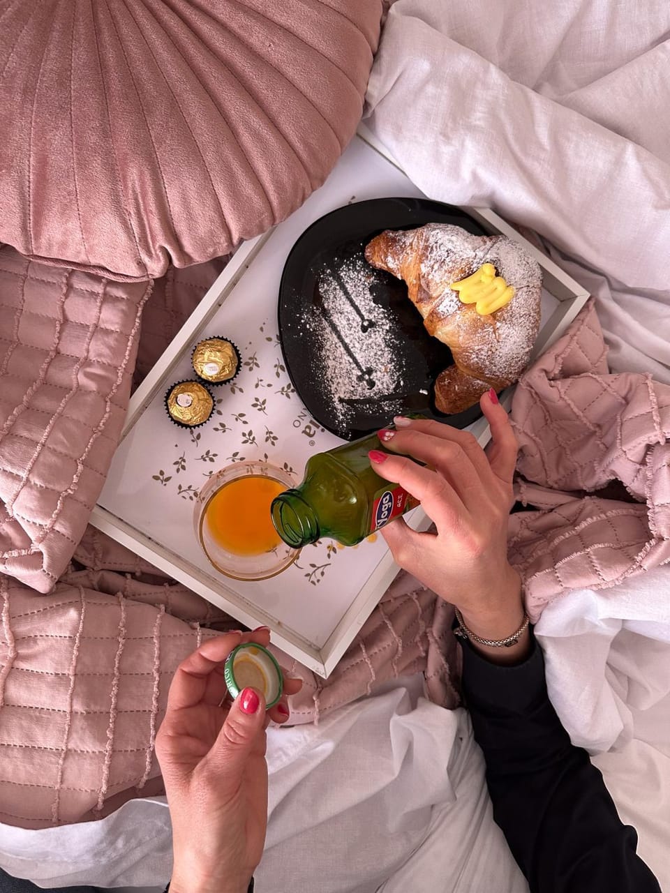 Kitchen or kitchenette, Bedroom, Breakfast, kitchen