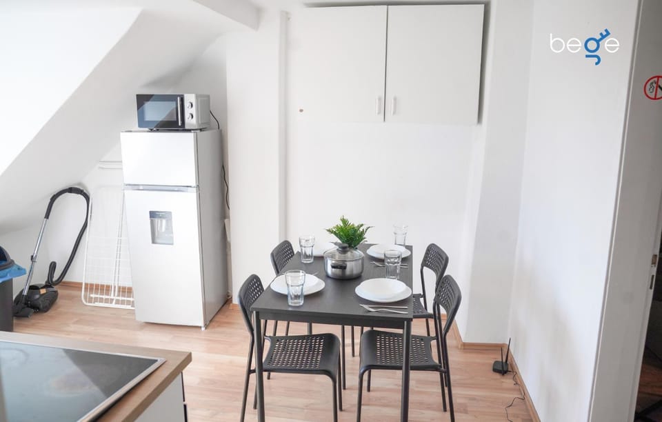 Kitchen or kitchenette, Seating area, Dining area