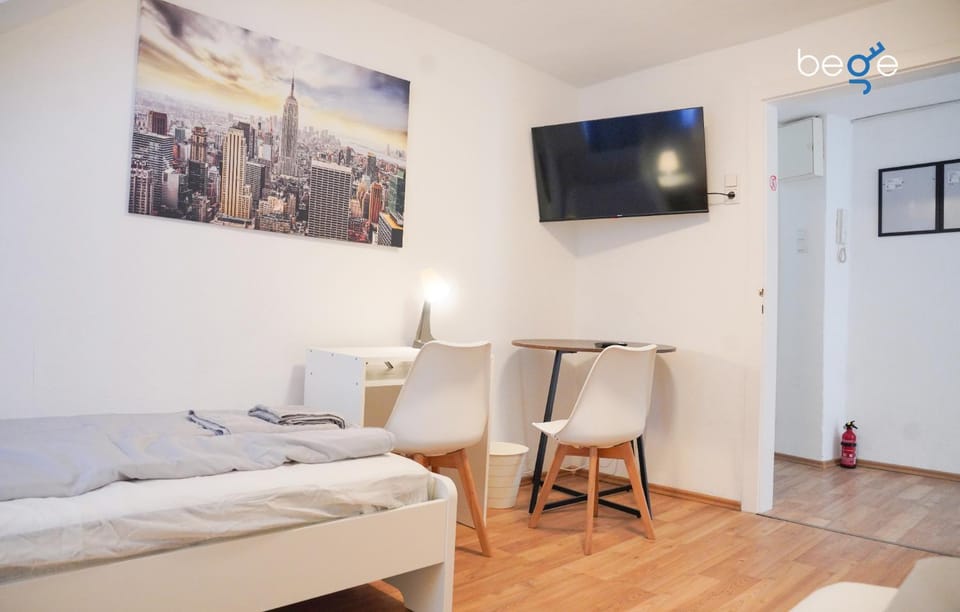 Photo of the whole room, Seating area, Bedroom