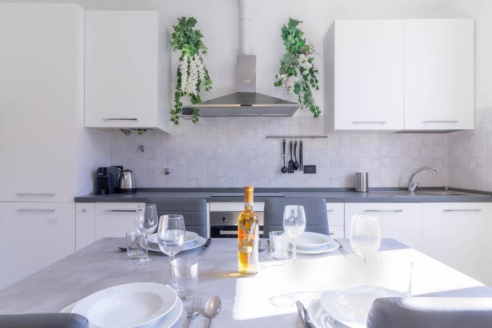 Coffee/tea facilities, Kitchen or kitchenette, Dining area, pet friendly, stove