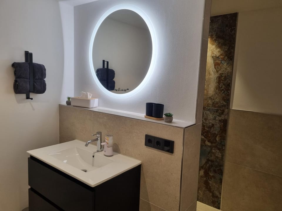 Bathroom, towels
