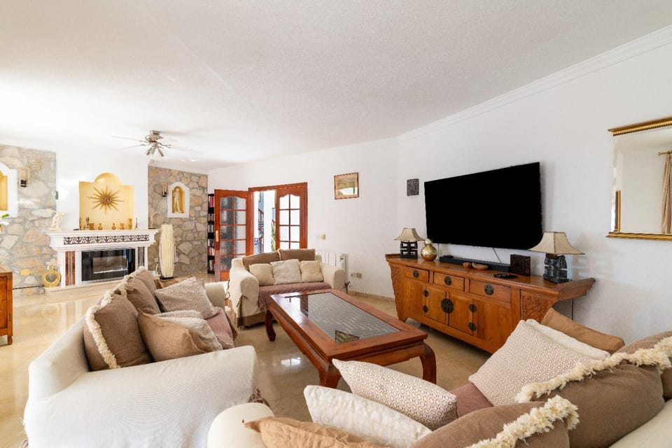 Communal lounge/ TV room, Living room
