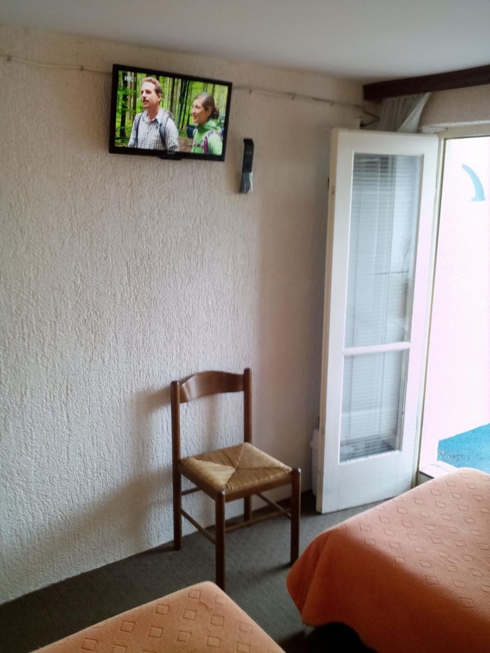 TV and multimedia, Seating area, Bedroom