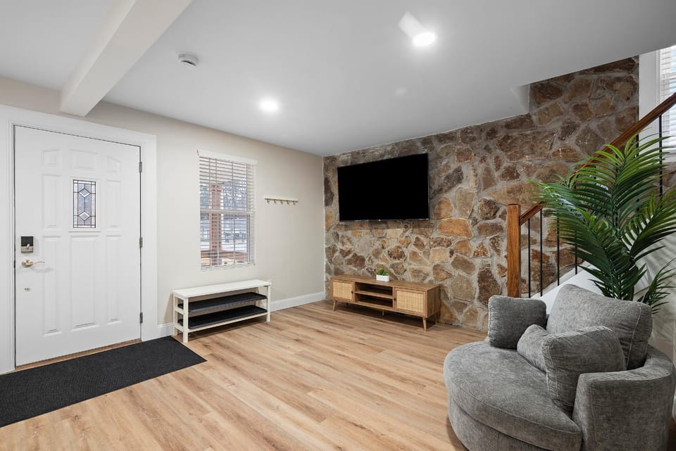 Modern and Cozy 3BD Home in Gibsonia-Pittsburgh House in Allegheny River