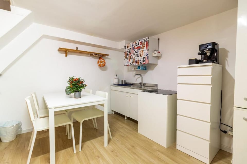 A' casarell' e Lell' Apartment in Naples